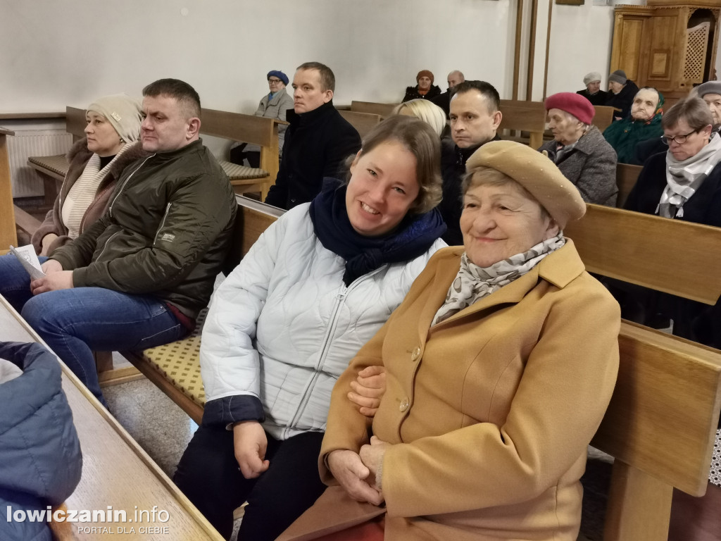 Przedstawienie uczniów w kościele na Korabce