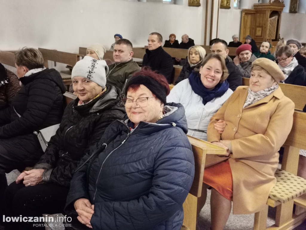 Przedstawienie uczniów w kościele na Korabce