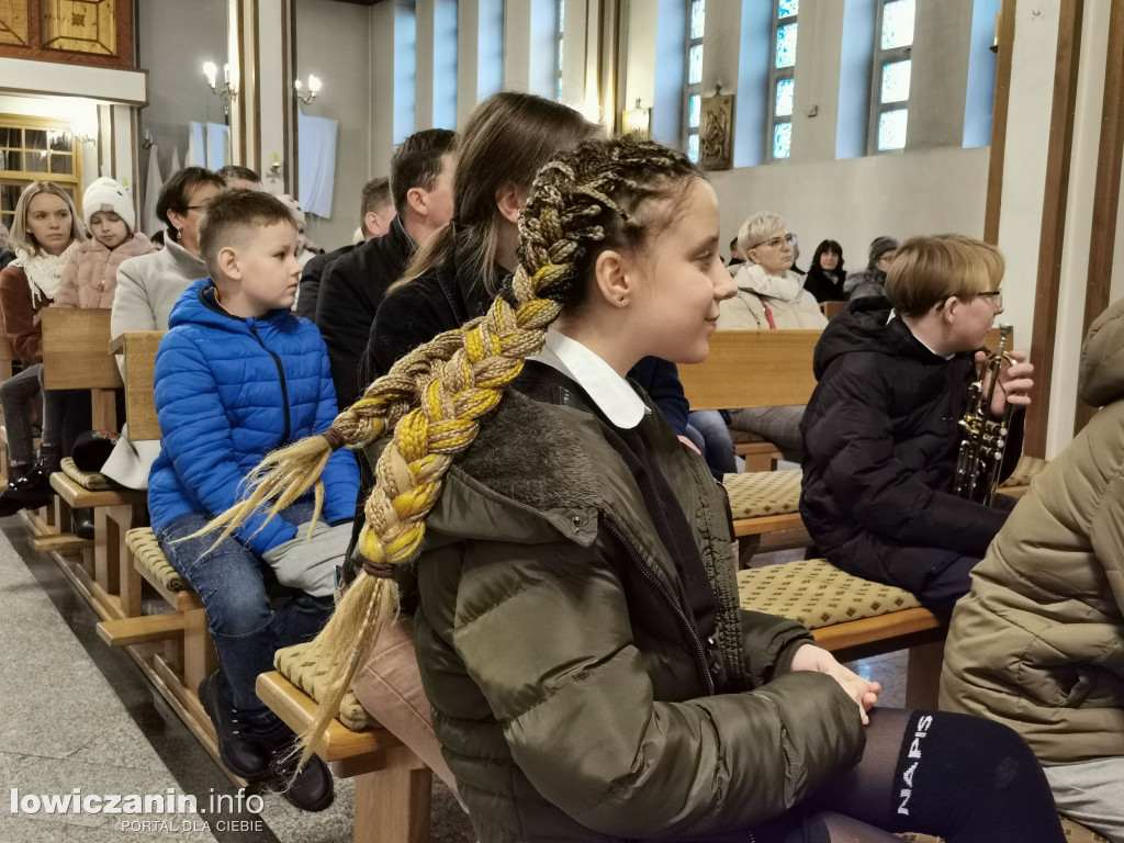 Przedstawienie uczniów w kościele na Korabce