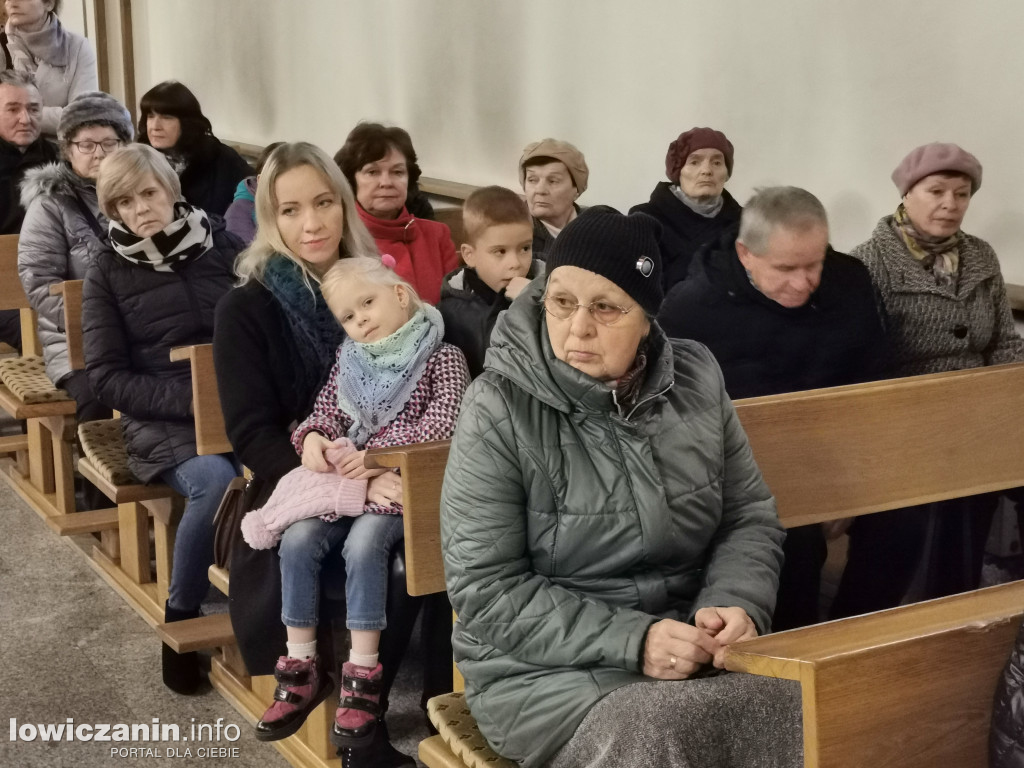 Przedstawienie uczniów w kościele na Korabce