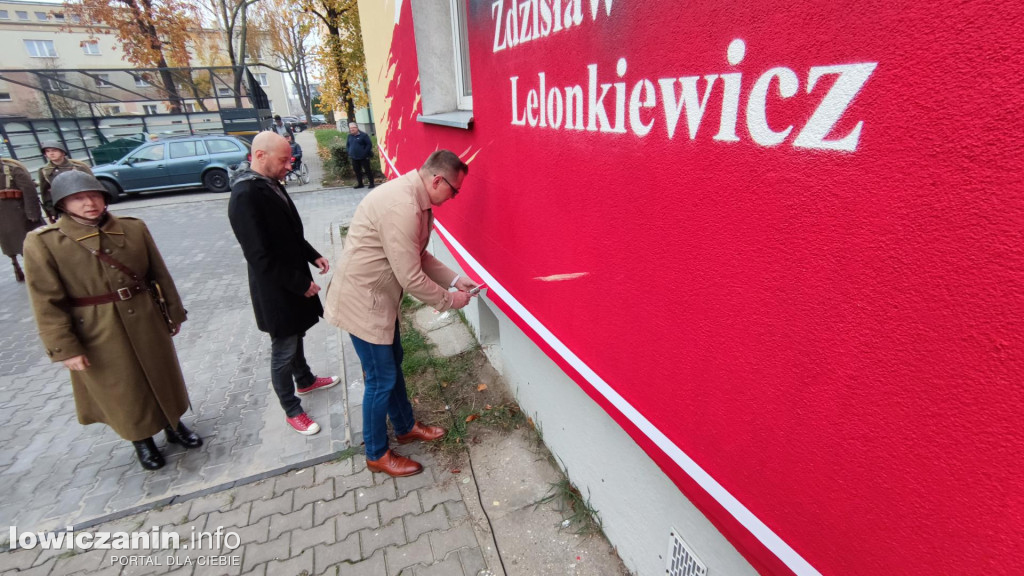 Fotorealcja z odsłonięcia muralu na Kostce