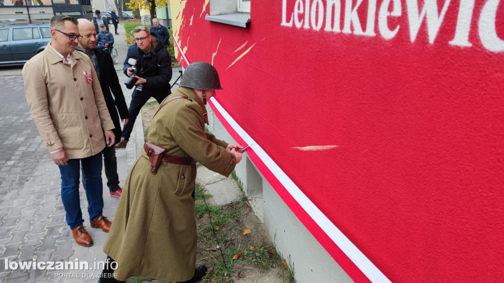 Fotorealcja z odsłonięcia muralu na Kostce