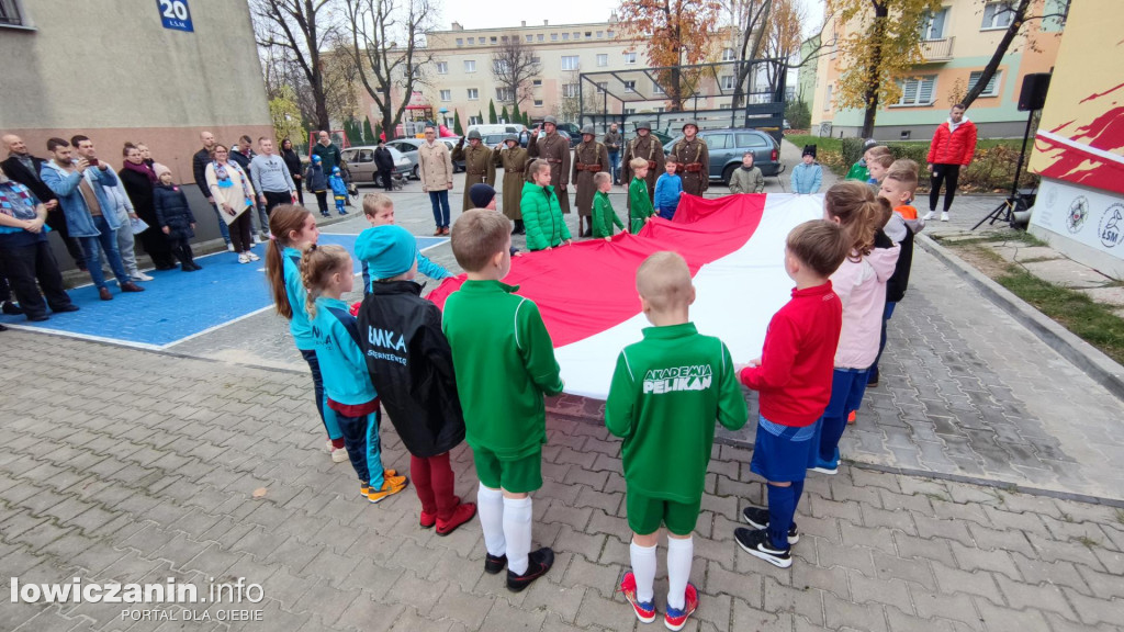 Fotorealcja z odsłonięcia muralu na Kostce