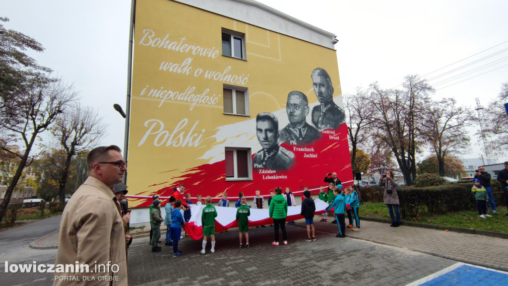 Fotorealcja z odsłonięcia muralu na Kostce