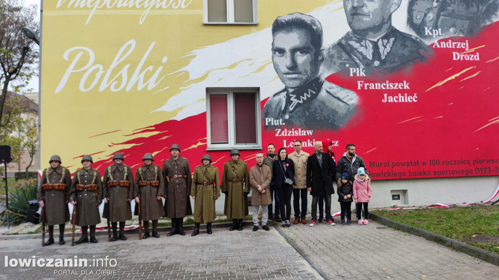 Fotorealcja z odsłonięcia muralu na Kostce
