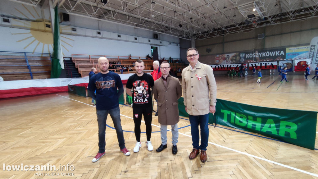 Fotorealcja z odsłonięcia muralu na Kostce