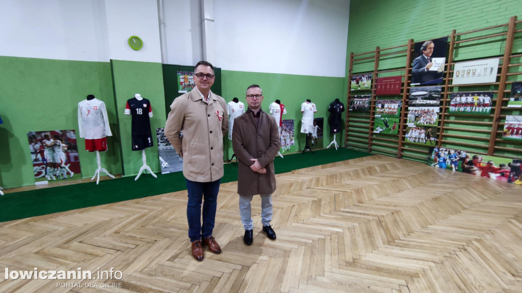 Fotorealcja z odsłonięcia muralu na Kostce