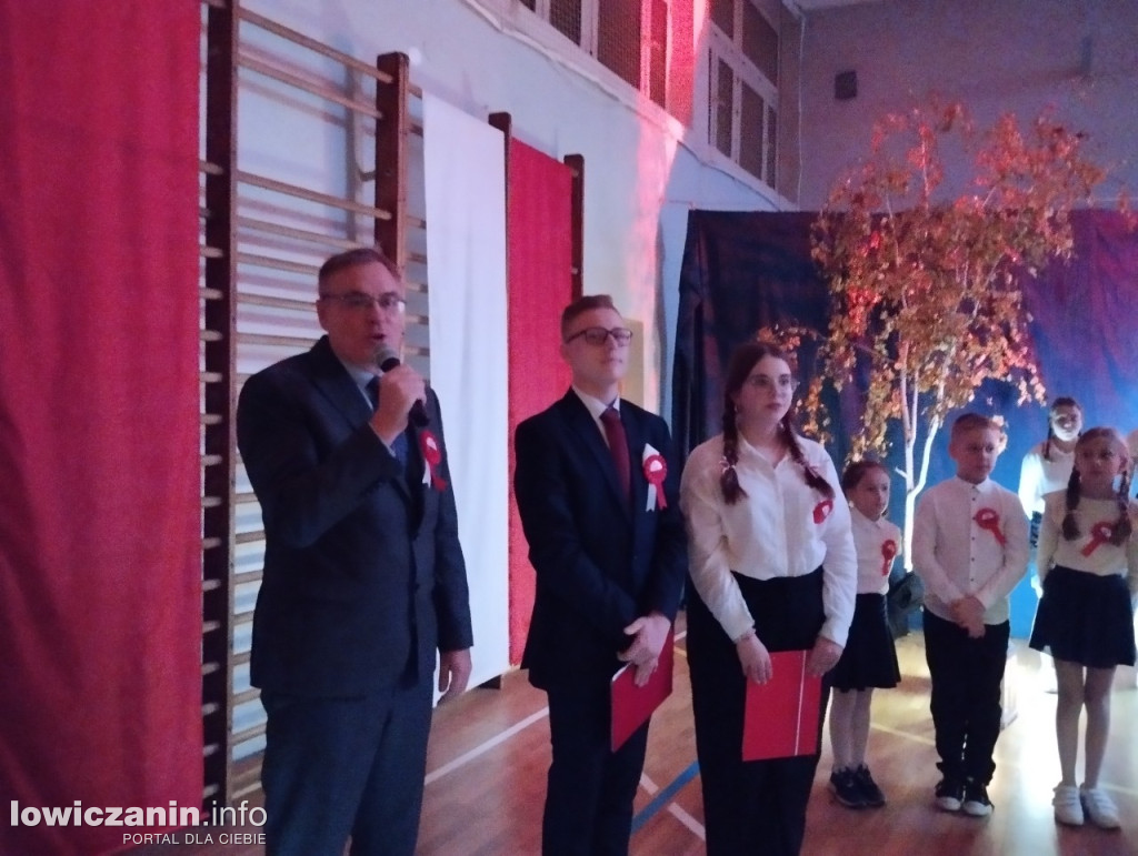 Łowicz. Wieczór patriotyczny w SP 4
