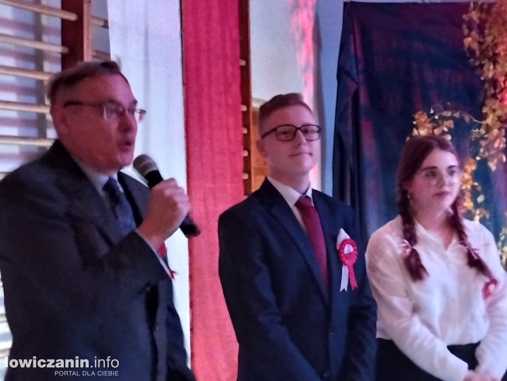 Łowicz. Wieczór patriotyczny w SP 4