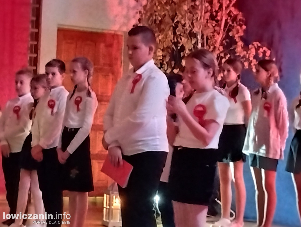 Łowicz. Wieczór patriotyczny w SP 4