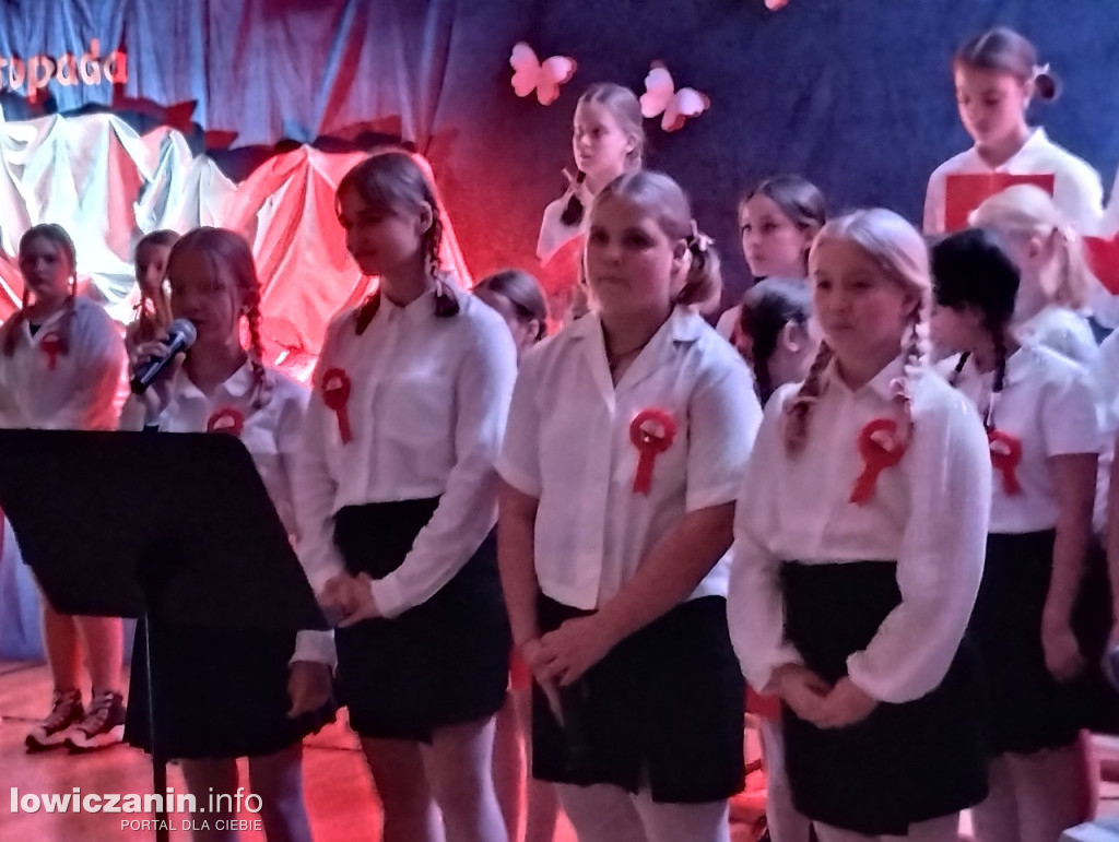 Łowicz. Wieczór patriotyczny w SP 4