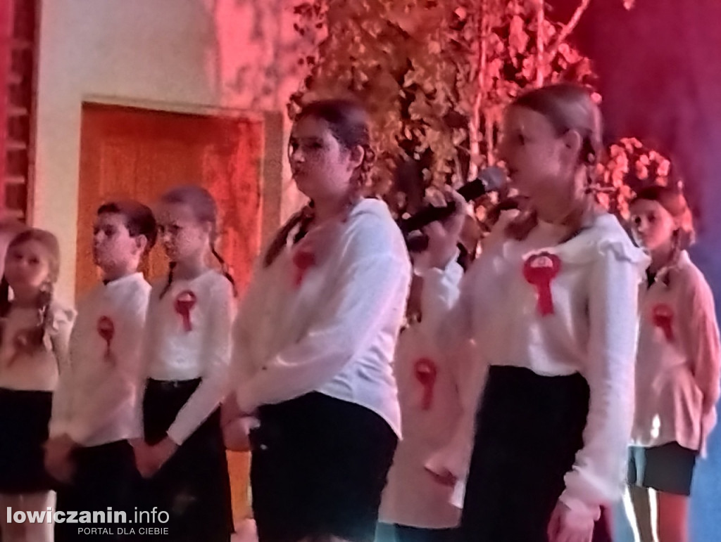 Łowicz. Wieczór patriotyczny w SP 4