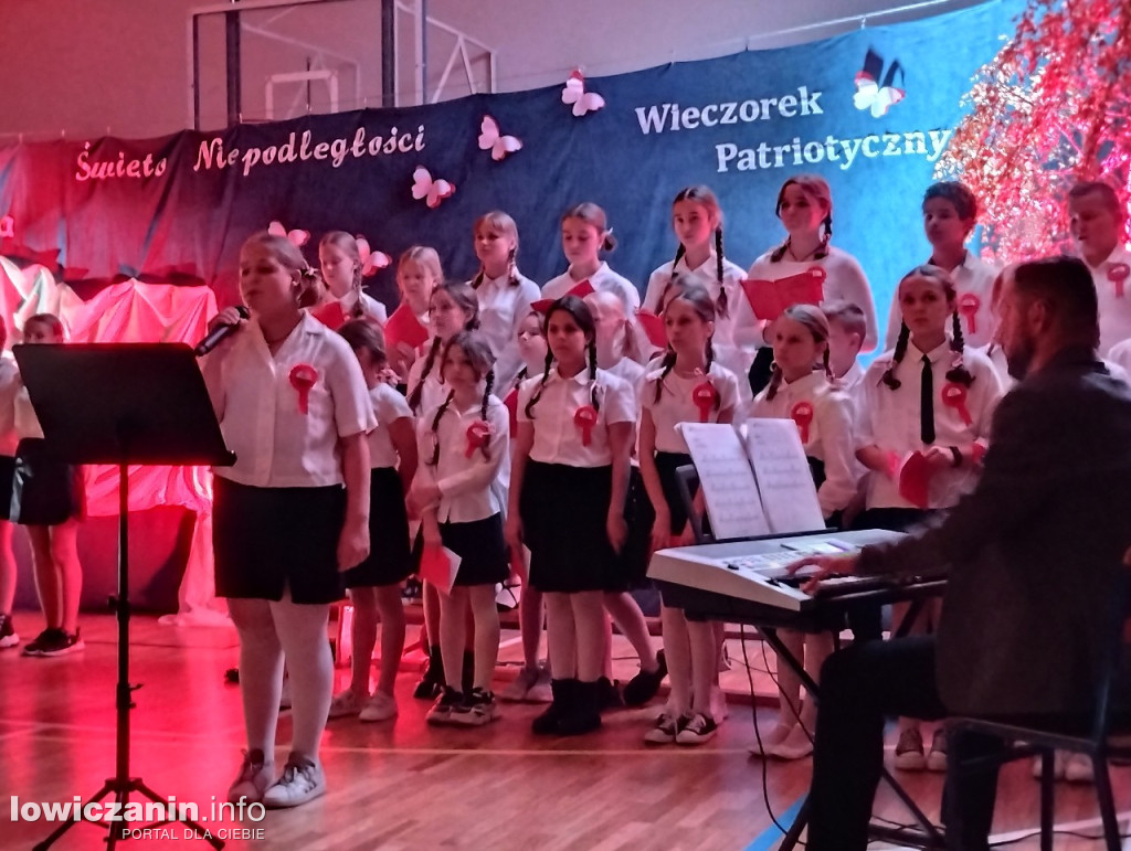 Łowicz. Wieczór patriotyczny w SP 4