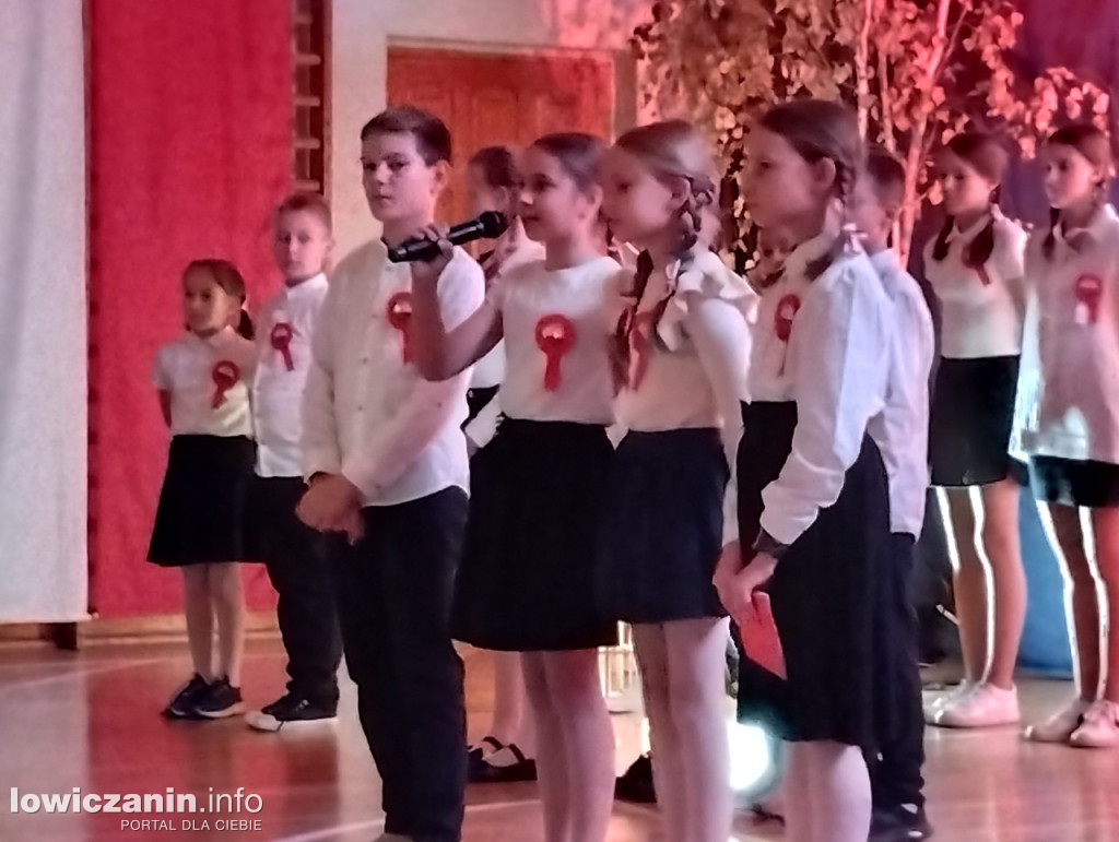 Łowicz. Wieczór patriotyczny w SP 4