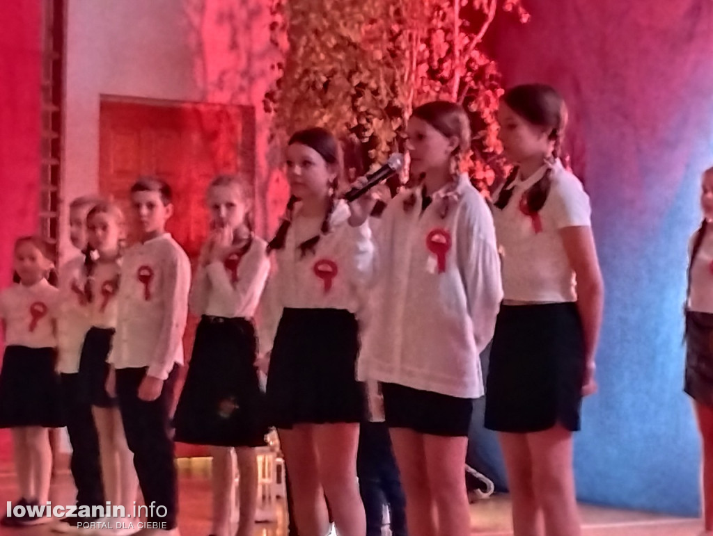 Łowicz. Wieczór patriotyczny w SP 4