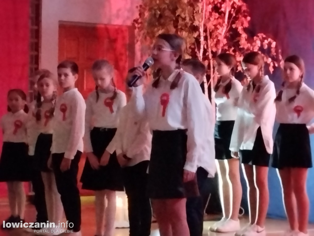 Łowicz. Wieczór patriotyczny w SP 4
