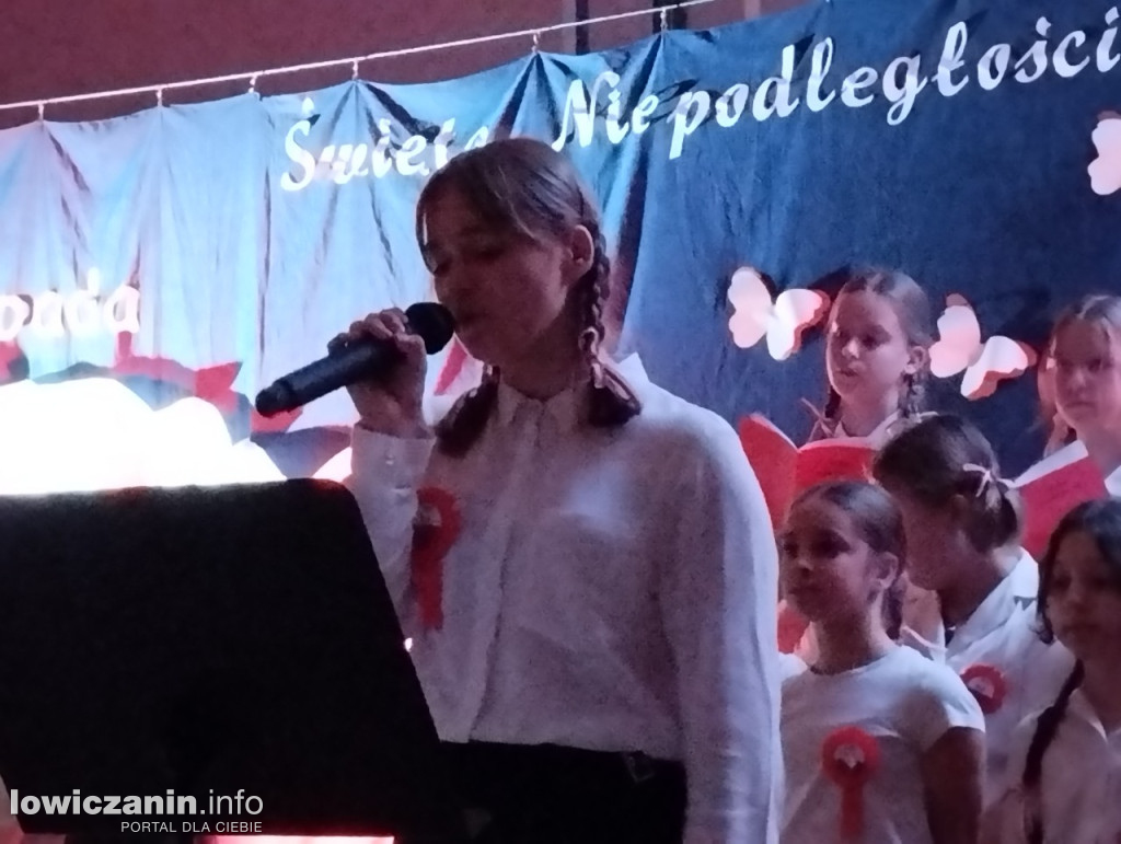 Łowicz. Wieczór patriotyczny w SP 4