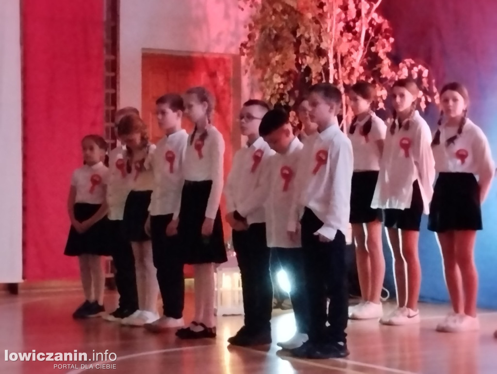 Łowicz. Wieczór patriotyczny w SP 4