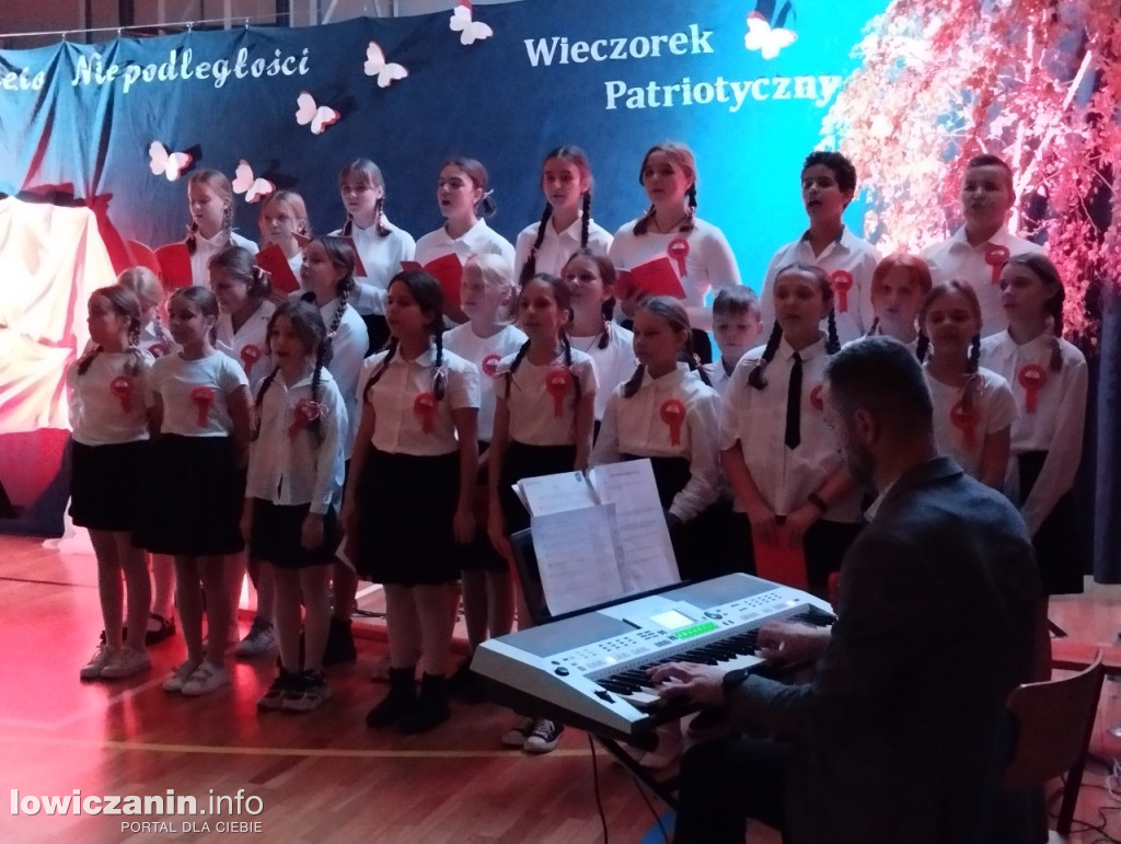 Łowicz. Wieczór patriotyczny w SP 4