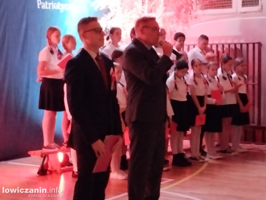 Łowicz. Wieczór patriotyczny w SP 4