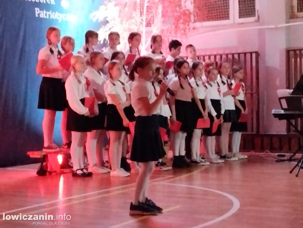Łowicz. Wieczór patriotyczny w SP 4