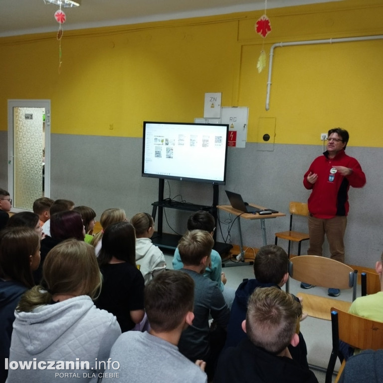 Uczniowie z Dąbkowic pamiętają o swoich bohaterach