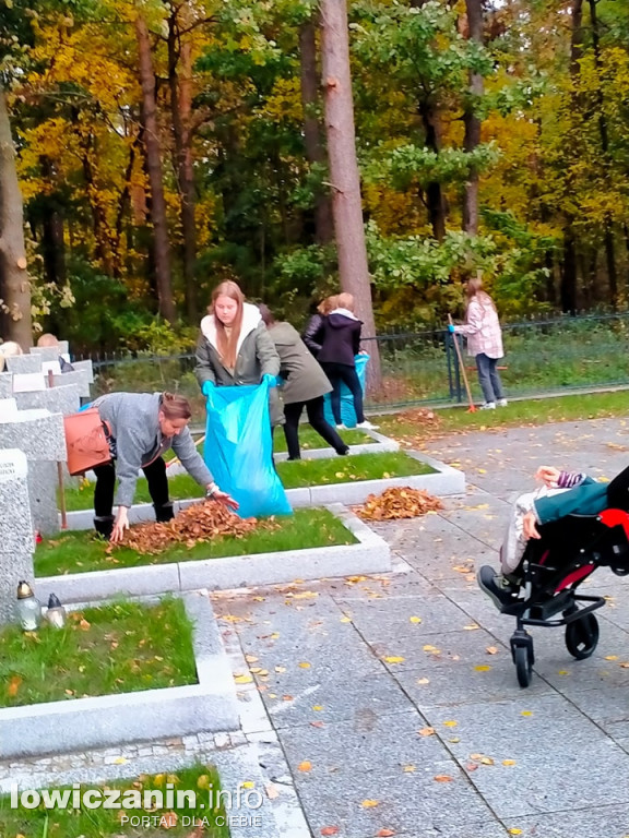 Uczniowie z Dąbkowic pamiętają o swoich bohaterach