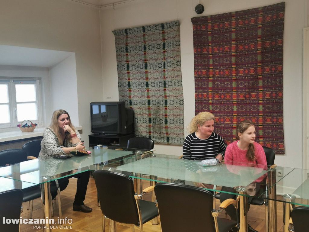 Warsztaty dla miłośników haftu w łowickim muzeum