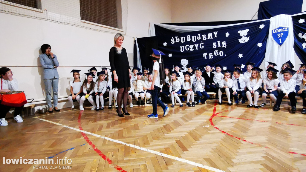 Łowicz: ślubowanie klas pierwszych w SP1
