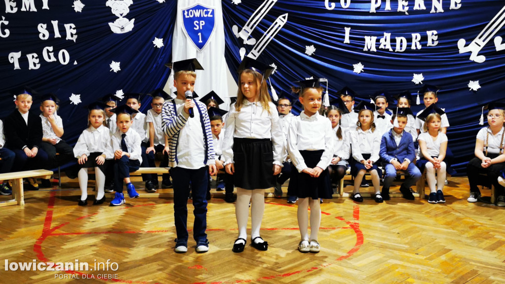 Łowicz: ślubowanie klas pierwszych w SP1