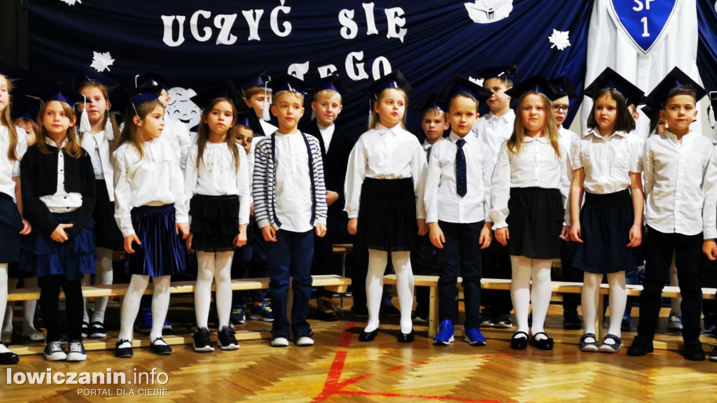 Łowicz: ślubowanie klas pierwszych w SP1