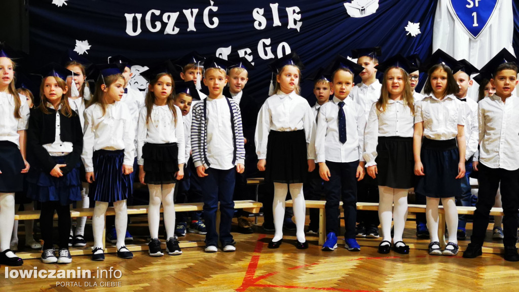 Łowicz: ślubowanie klas pierwszych w SP1
