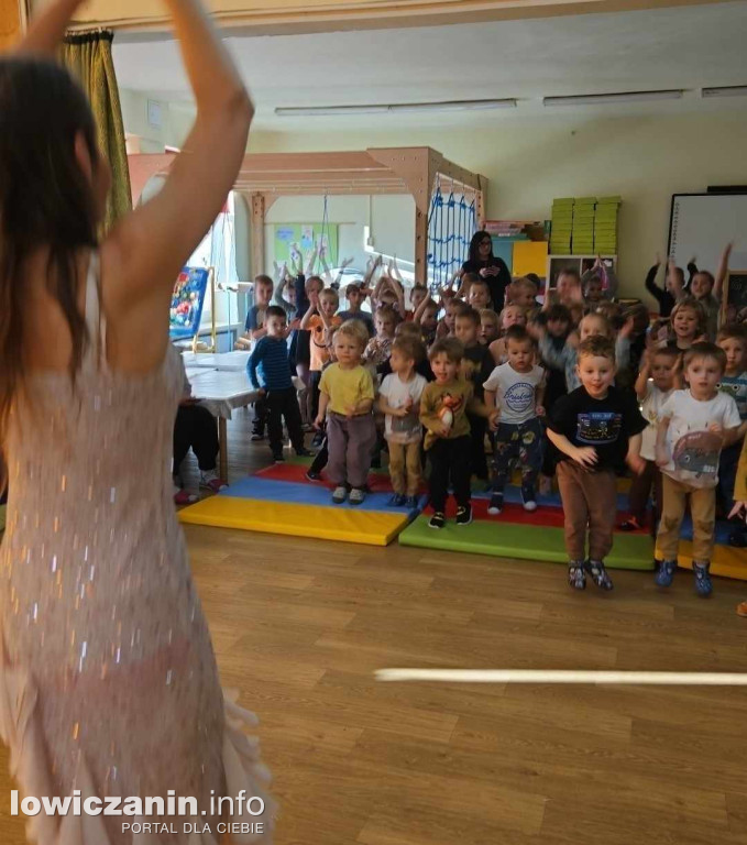 Cyrk w przedszkolu Jaś i Małgosia