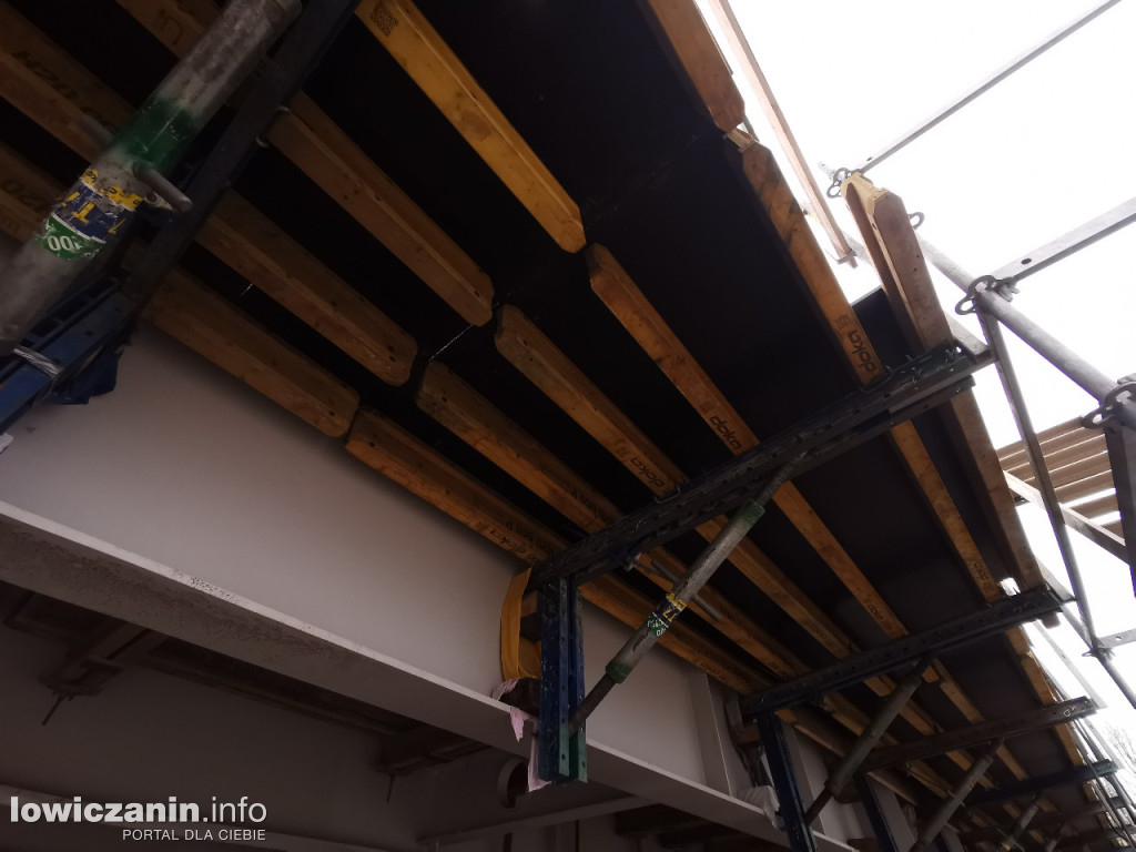 Zbrojenie płyty mostu zakończone, czas na beton