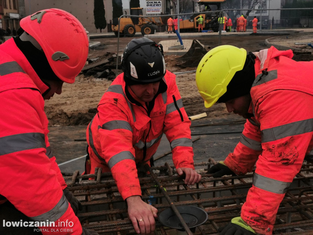 Zbrojenie płyty mostu zakończone, czas na beton