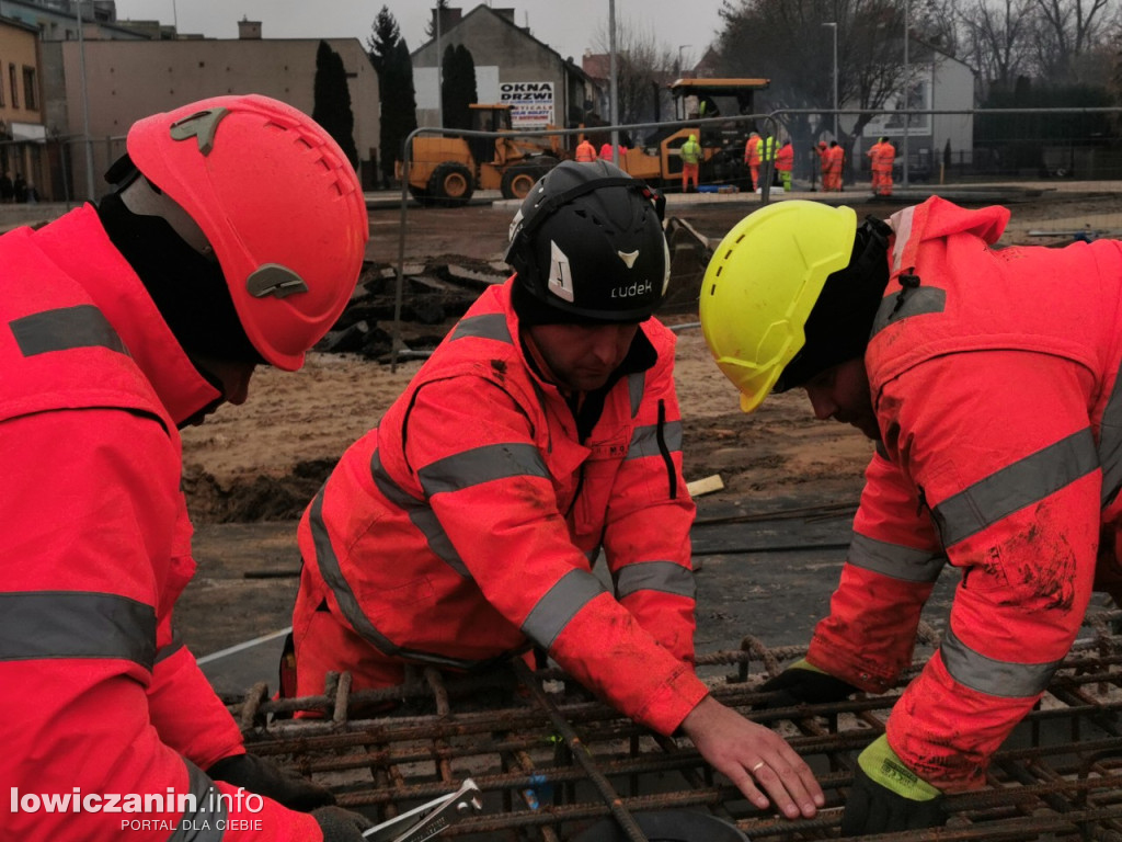 Zbrojenie płyty mostu zakończone, czas na beton