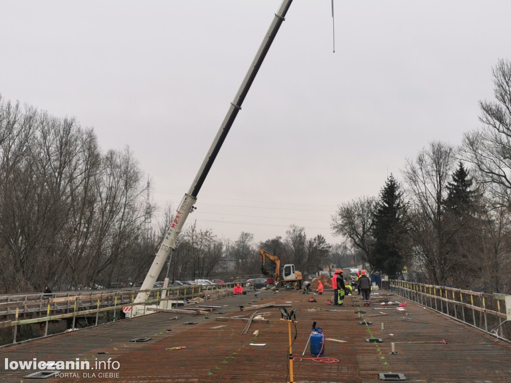Zbrojenie płyty mostu zakończone, czas na beton
