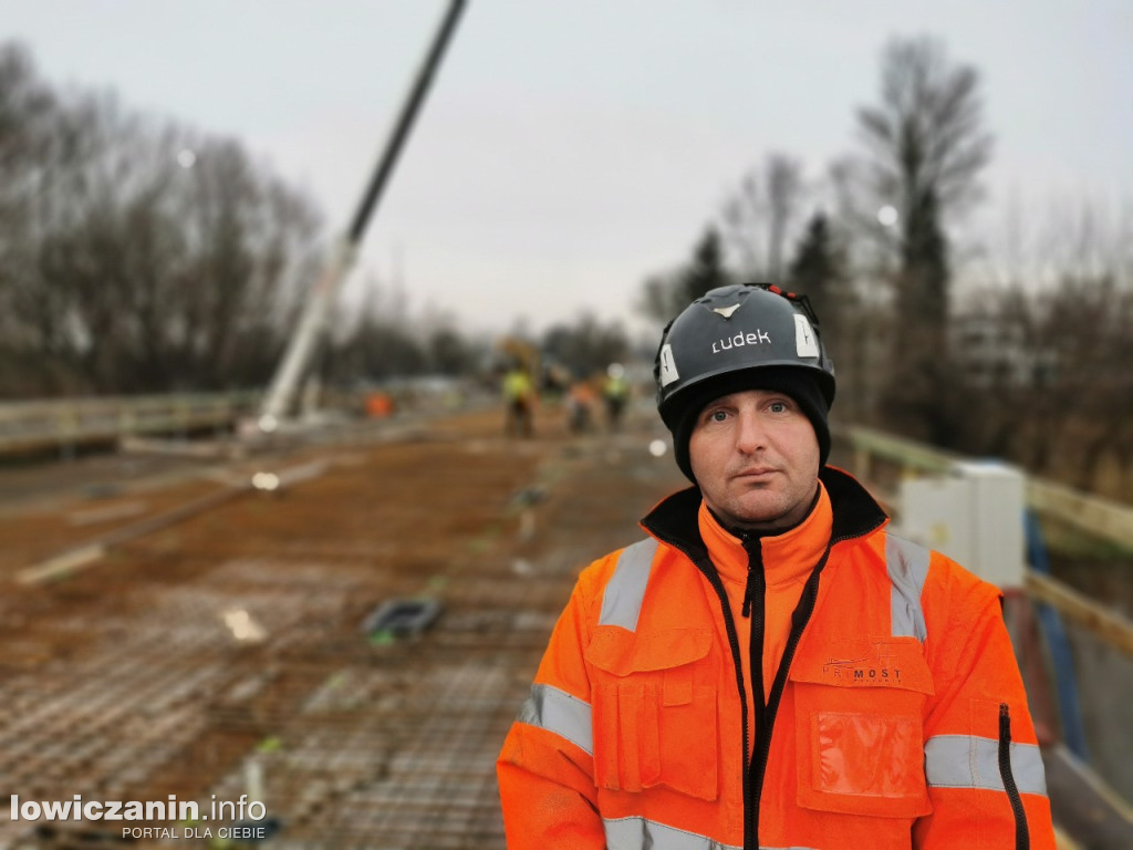 Zbrojenie płyty mostu zakończone, czas na beton
