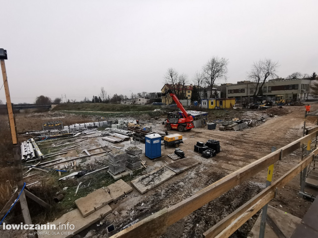 Zbrojenie płyty mostu zakończone, czas na beton
