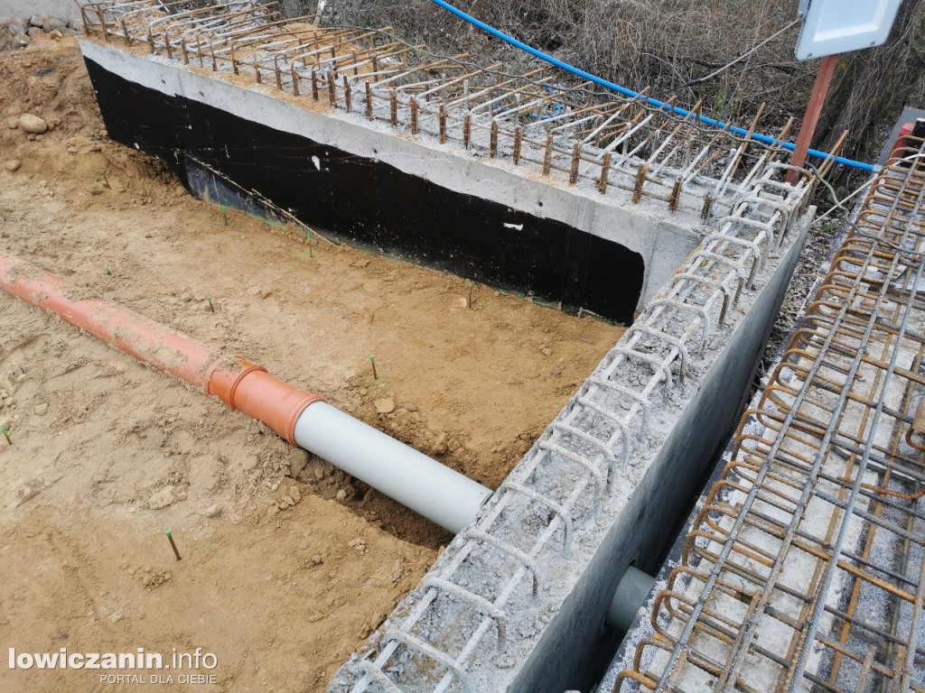 Zbrojenie płyty mostu zakończone, czas na beton