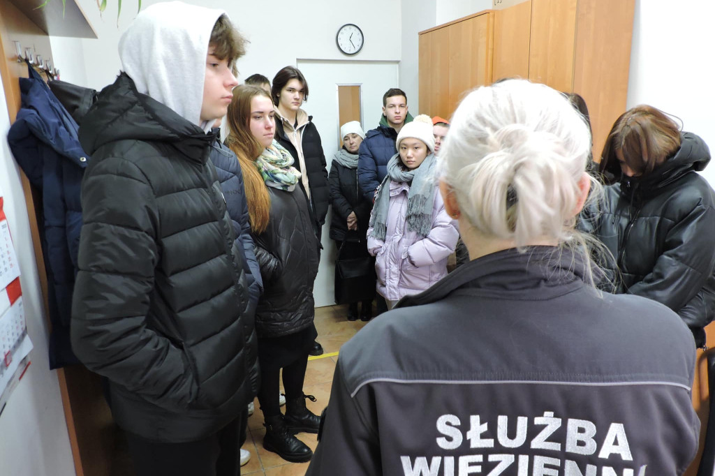 Uczniowie ze ZSP nr 3 w Łowiczu na spotkaniu z funkcjonariuszami w Zakładzie Karnym