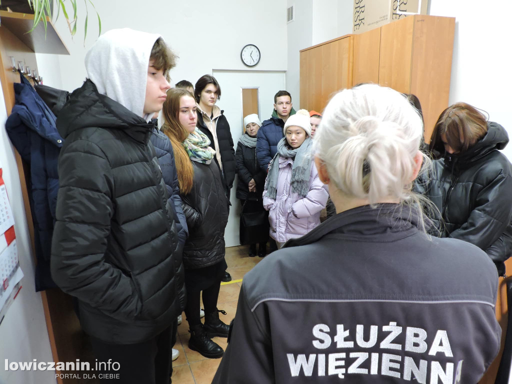 Uczniowie ze ZSP nr 3 w Łowiczu na spotkaniu z funkcjonariuszami w Zakładzie Karnym