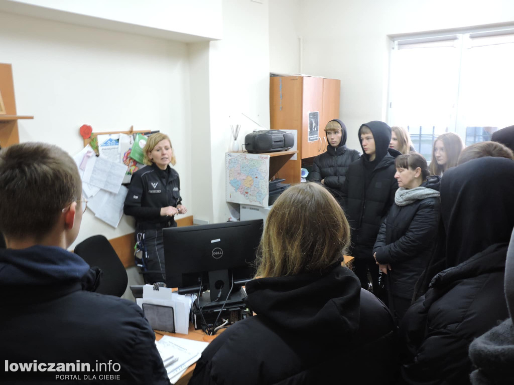 Uczniowie ze ZSP nr 3 w Łowiczu na spotkaniu z funkcjonariuszami w Zakładzie Karnym