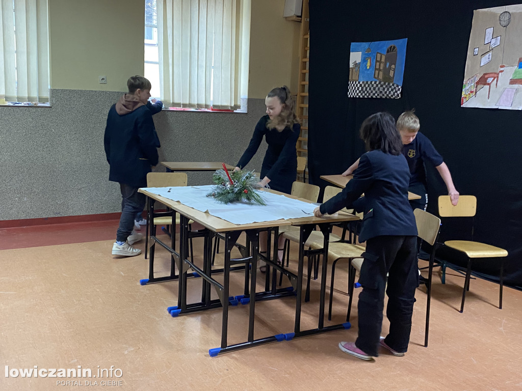 Przedstawienie Mikołajek w szkole pijarskiej w Łowiczu
