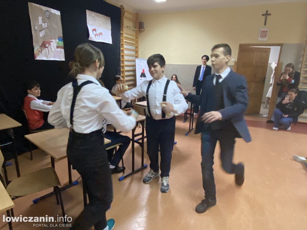 Przedstawienie Mikołajek w szkole pijarskiej w Łowiczu