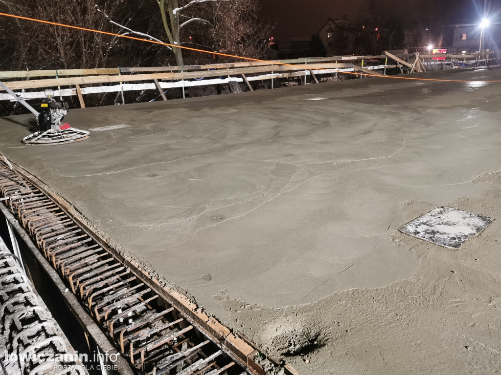 Wylewanie płyty mostu w Łowiczu, 6 grudnia 2024