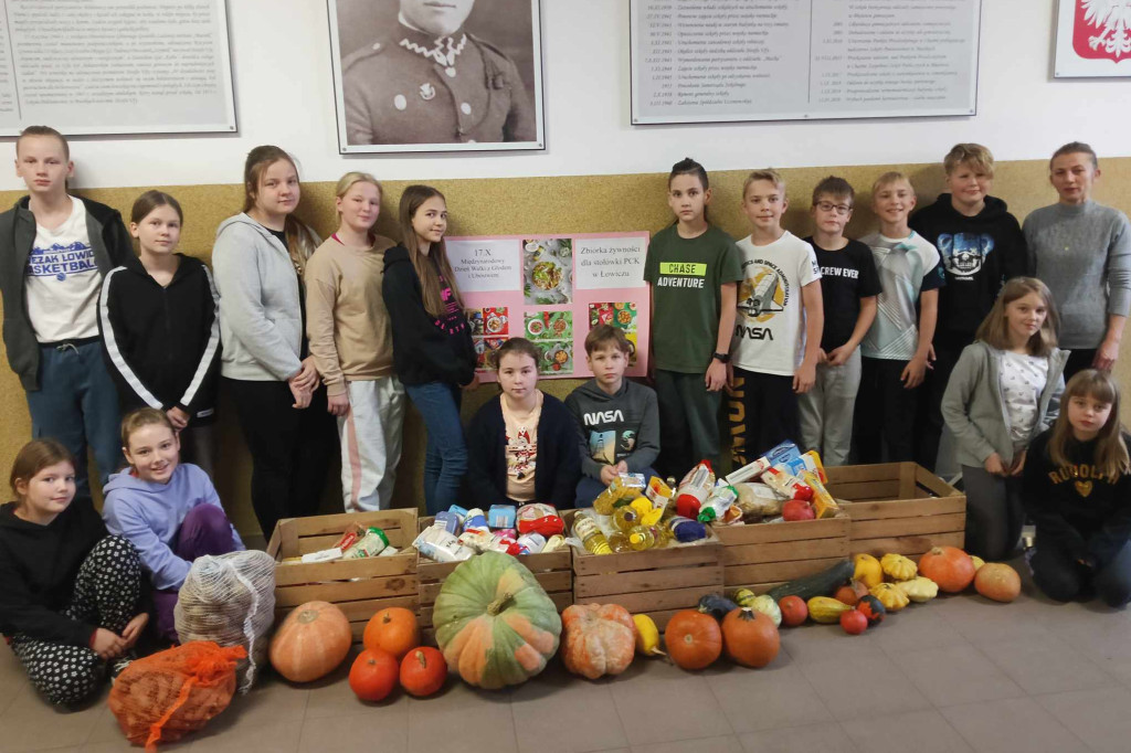 W szkole w Mastkach zebrali ok. 150 kg żywności dla potrzebujących