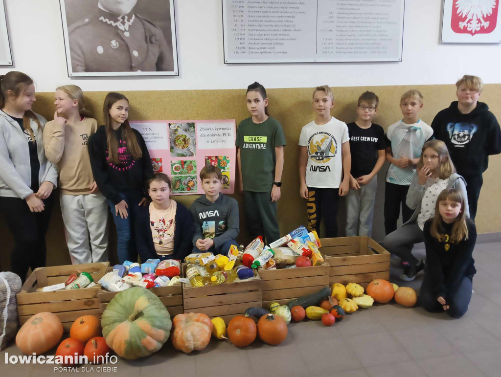 W szkole w Mastkach zebrali ok. 150 kg żywności dla potrzebujących