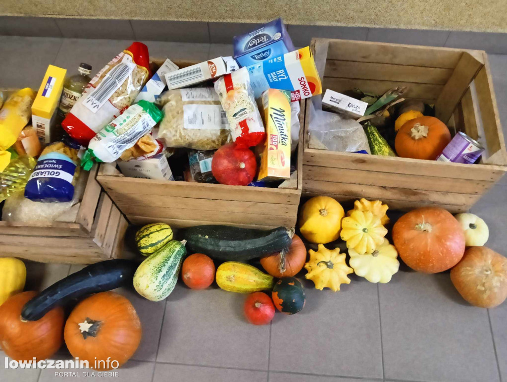 W szkole w Mastkach zebrali ok. 150 kg żywności dla potrzebujących
