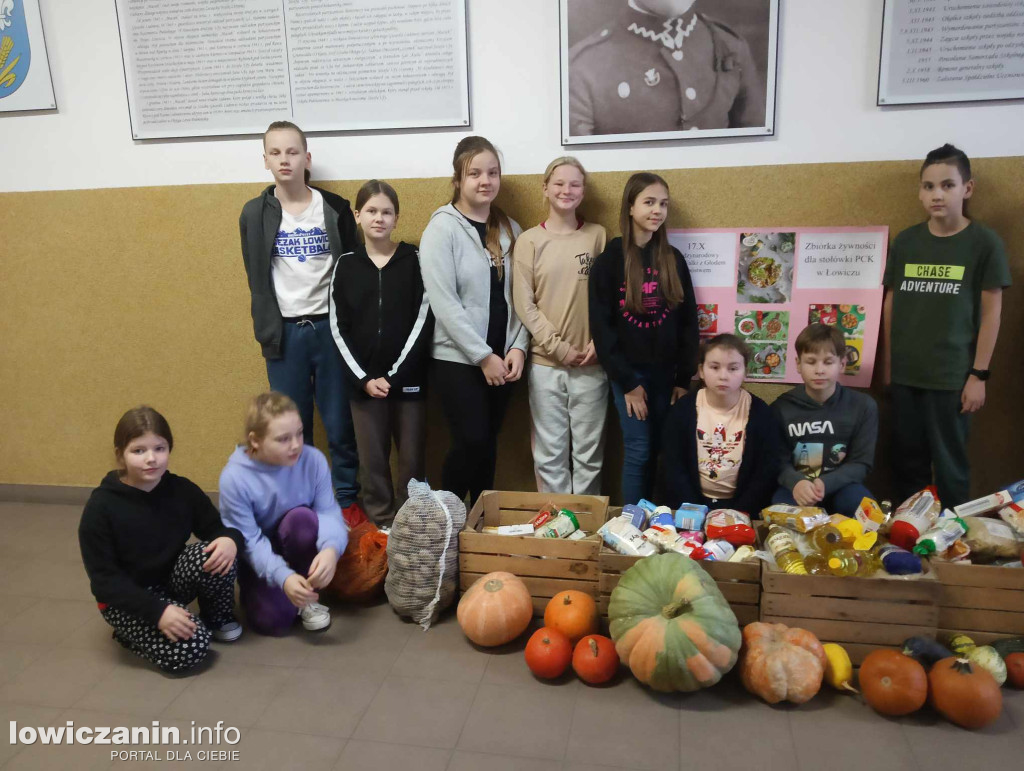 W szkole w Mastkach zebrali ok. 150 kg żywności dla potrzebujących